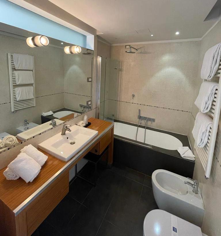 Ih Hotels Milano Centrale Guest House Luaran gambar
